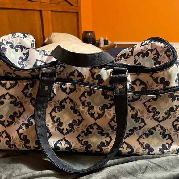 ThirtyOne rolling bag. - Picture 2 of 2